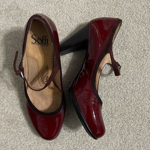 Sofft Closed Toe Heels - Red/Maroon 7W
